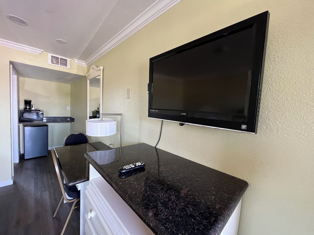 American Inn Grover Beach 39/56