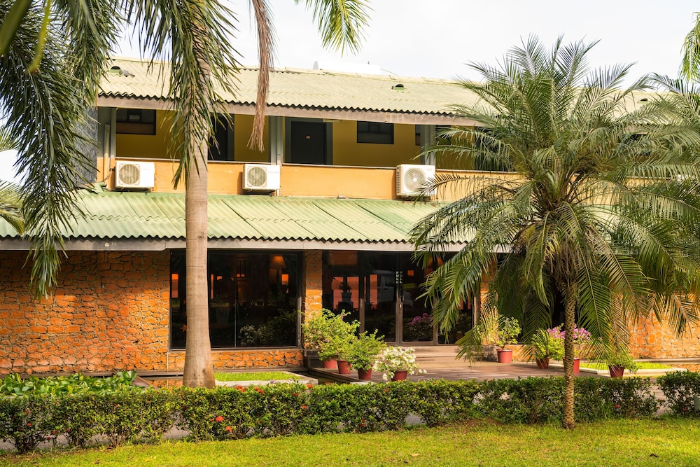 The Lake Hotel 41/50