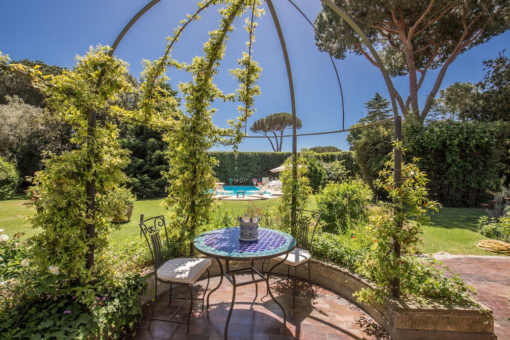 La Gaura Guest House 11/47