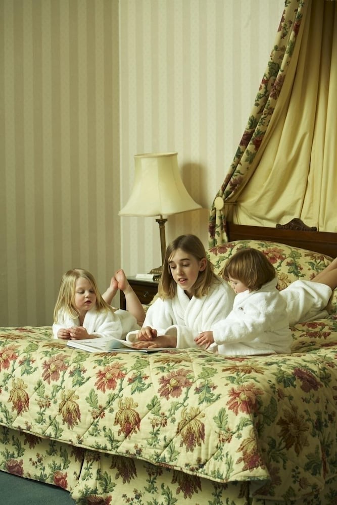 Grand Hotel Eastbourne 40/74