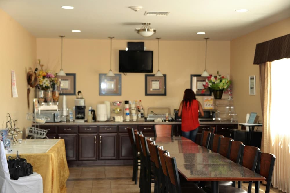 Irish Inn And Suites 28/35