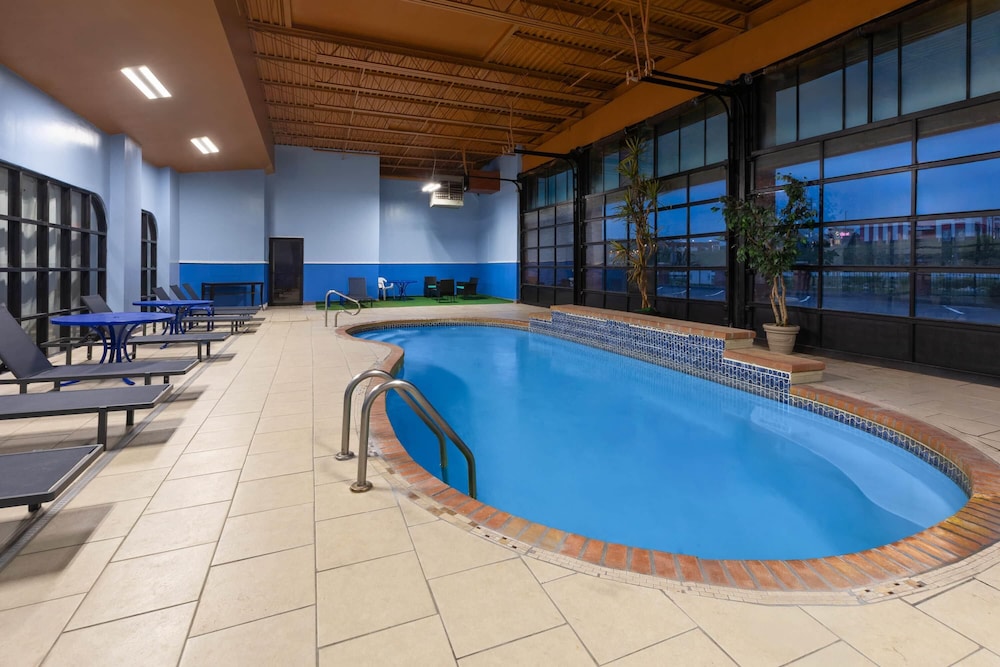 Days Inn & Suites by Wyndham Festus 29/60