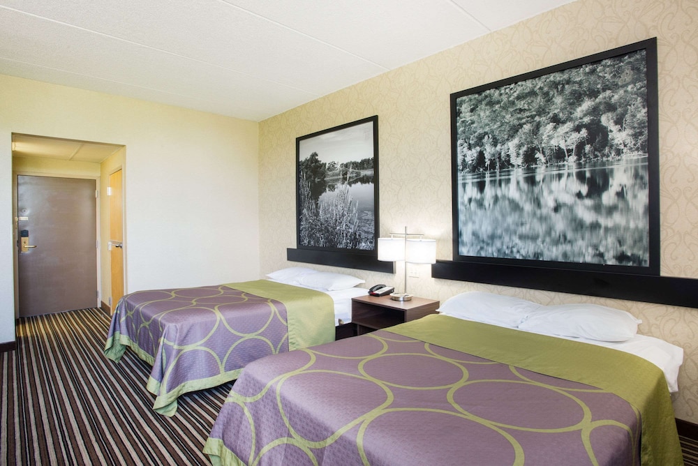 Super 8 by Wyndham Plattsburgh 8/38