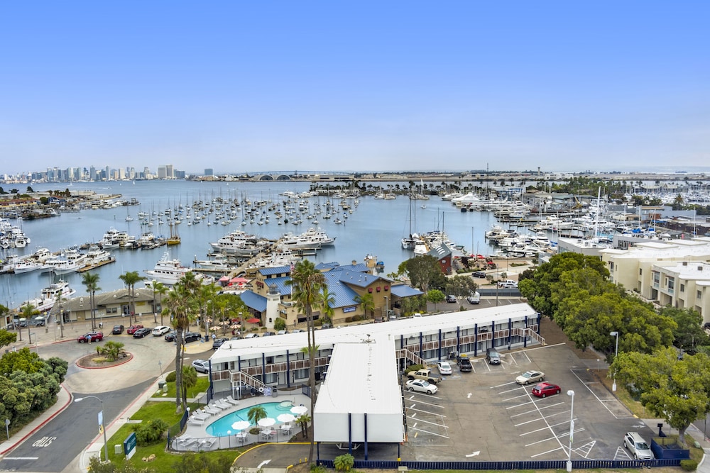 Sea Harbor Hotel 18/30