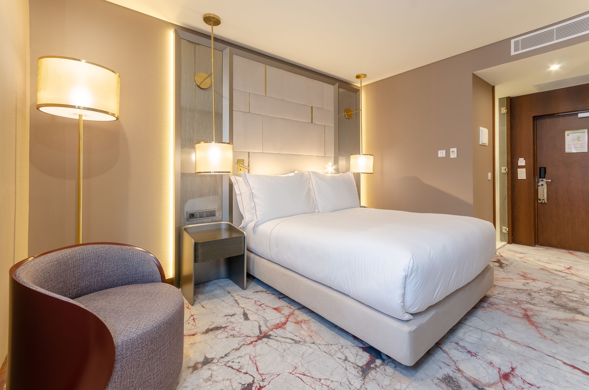 SUPERIOR, TWIN BEDS, CITY VIEW