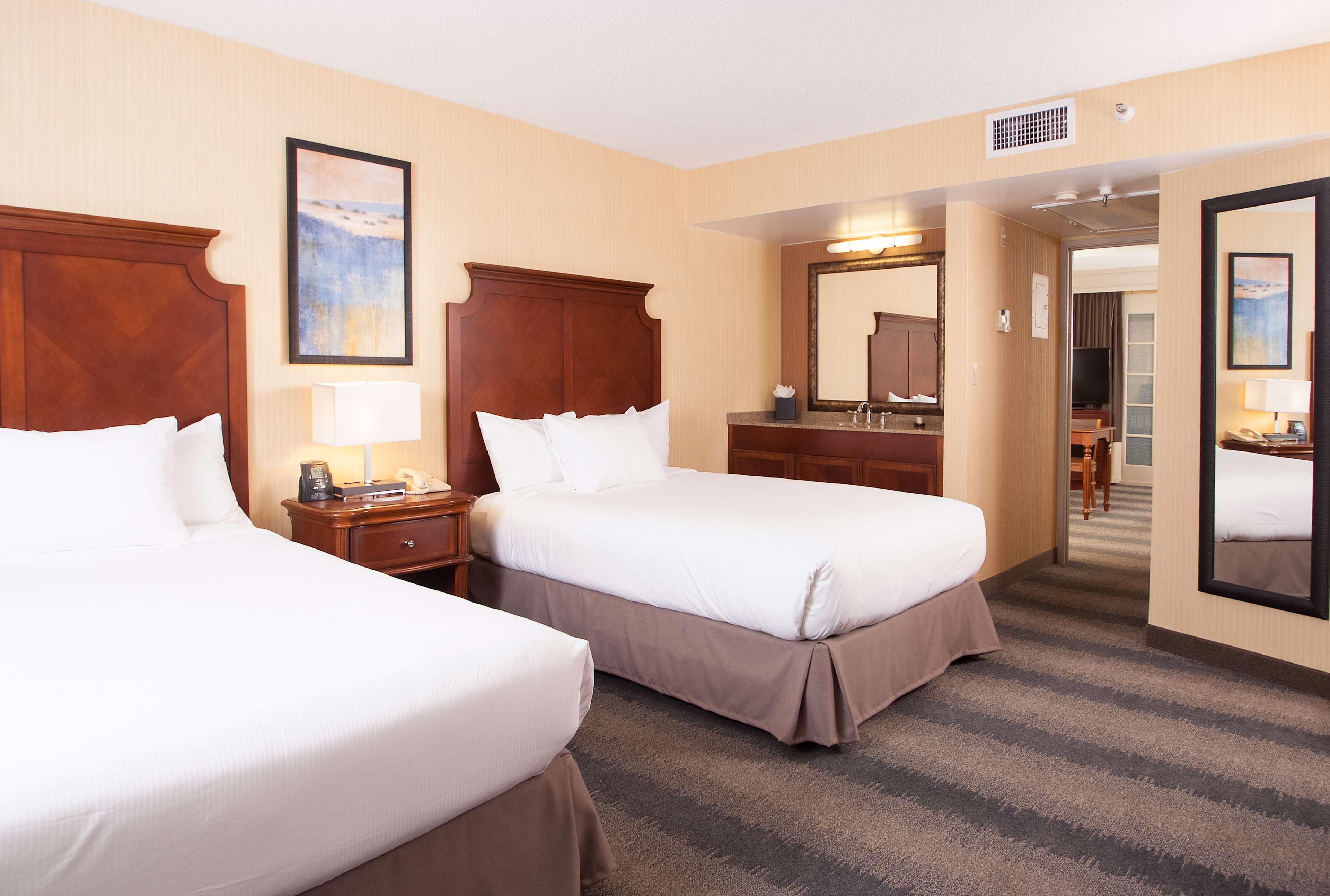 2 ROOMS, SUITE, 2 QUEEN BEDS, NEAR THE POOL