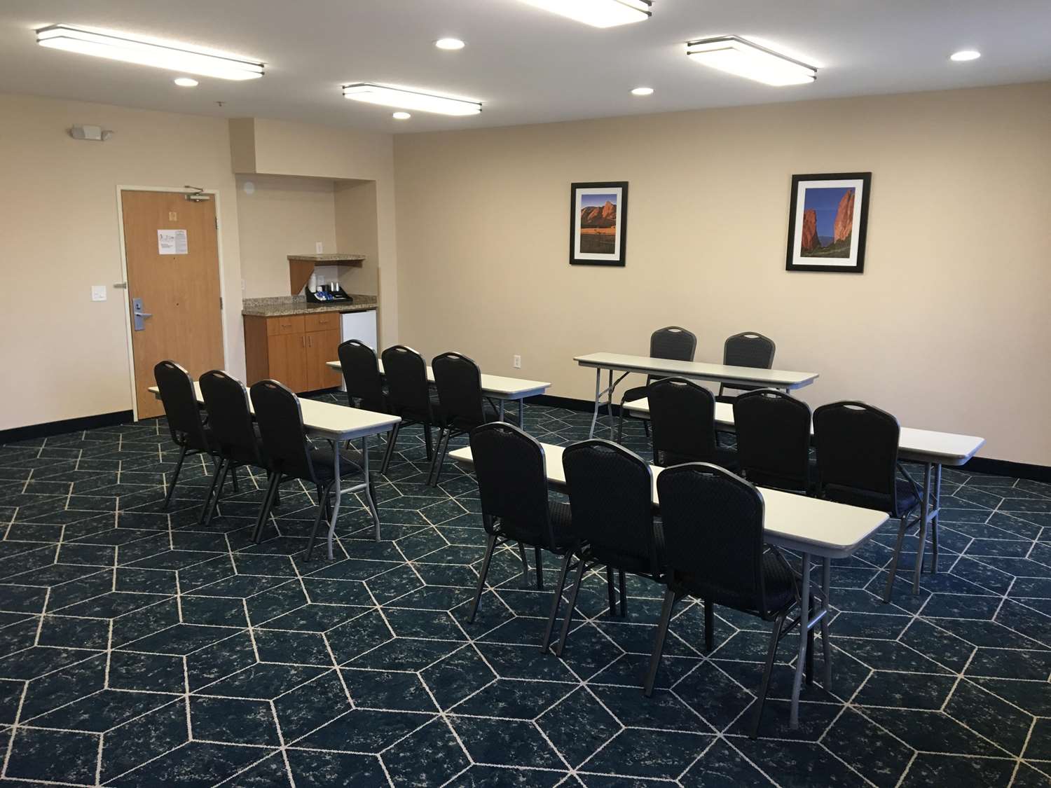 Best Western Plus Gateway Inn & Suites 33/34