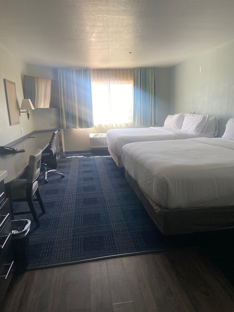 Extended Studio Hotel Ontario 12/36