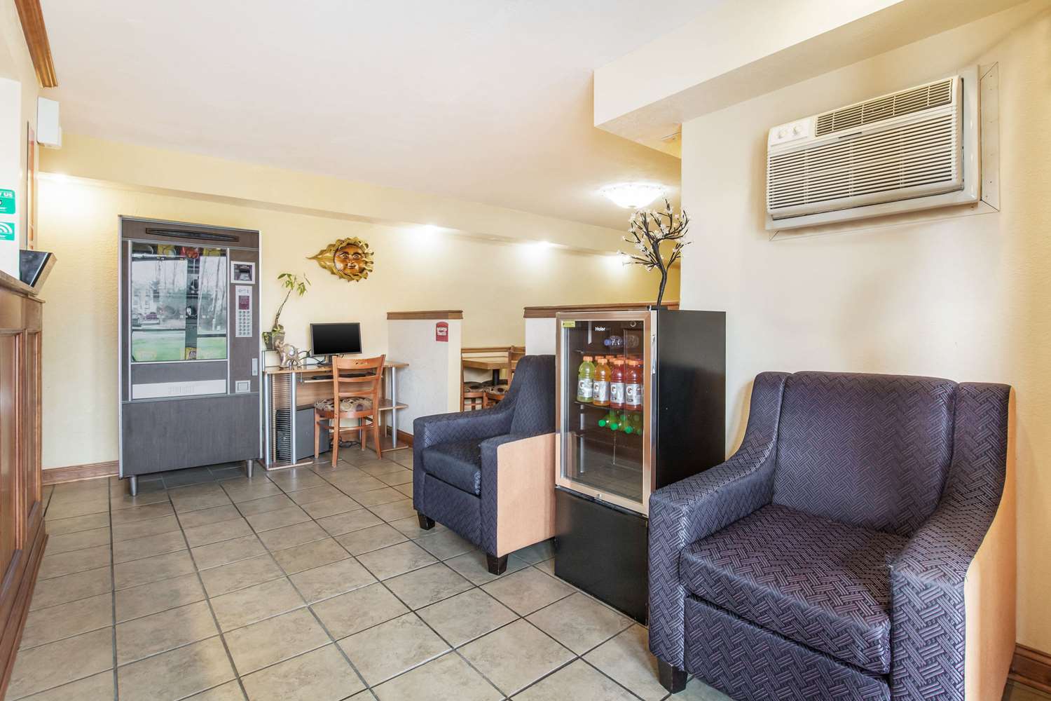 Econo Lodge Cloverdale 29/39