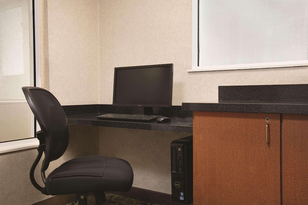 Country Inn & Suites By Radisson, Atlanta Airport North, GA 51/54