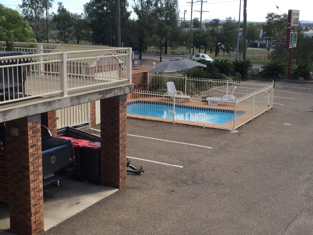 GOLF LINKS MOTEL 3/27