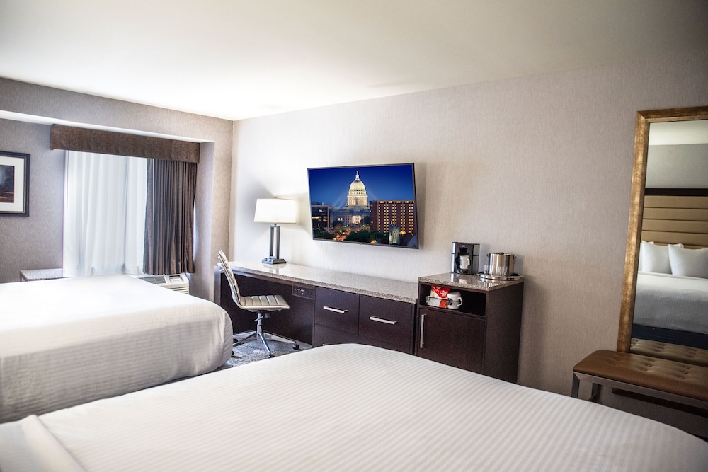 PREMIER, 2 QUEEN BEDS