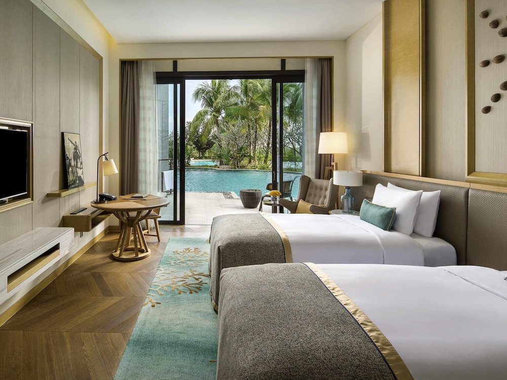 Luxury, Twin Beds, Pool Access