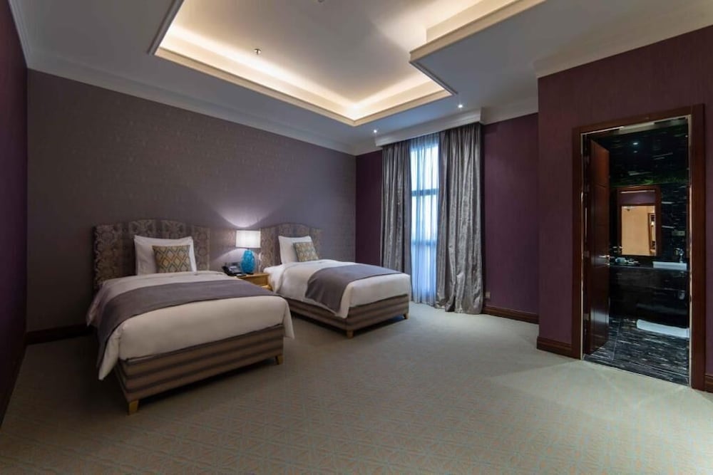 فندق ورويك الخبر(Warwick Al Khobar Hotel) 24/75