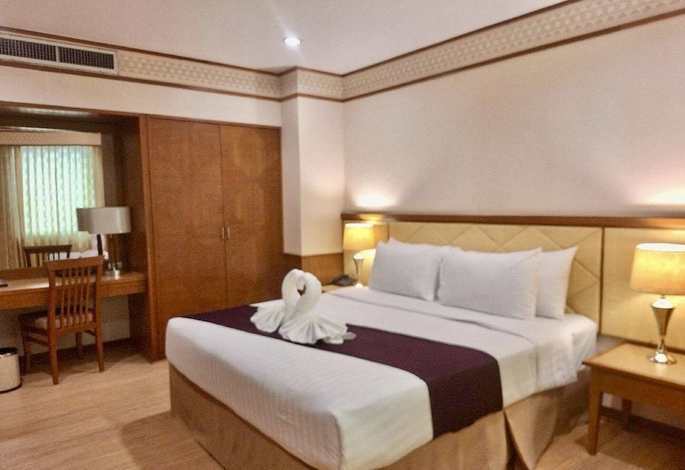 DELUXE, DOUBLE BED
