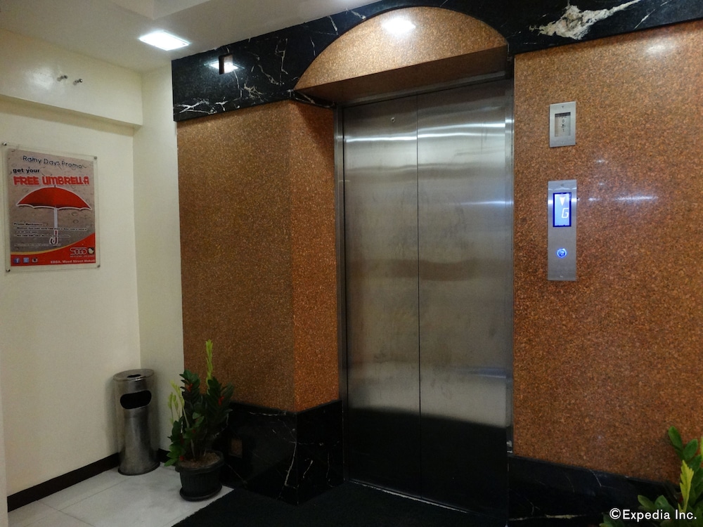 Hotel Sogo Wood Street Pasay 9/41