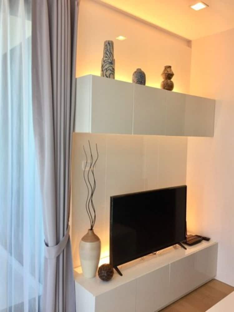 The Astra Luxury Suit condo 9/50