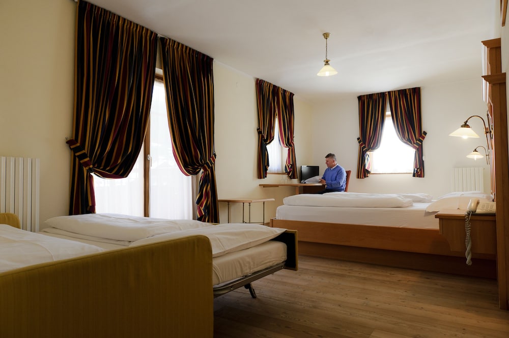 Hotel Touring 32/77