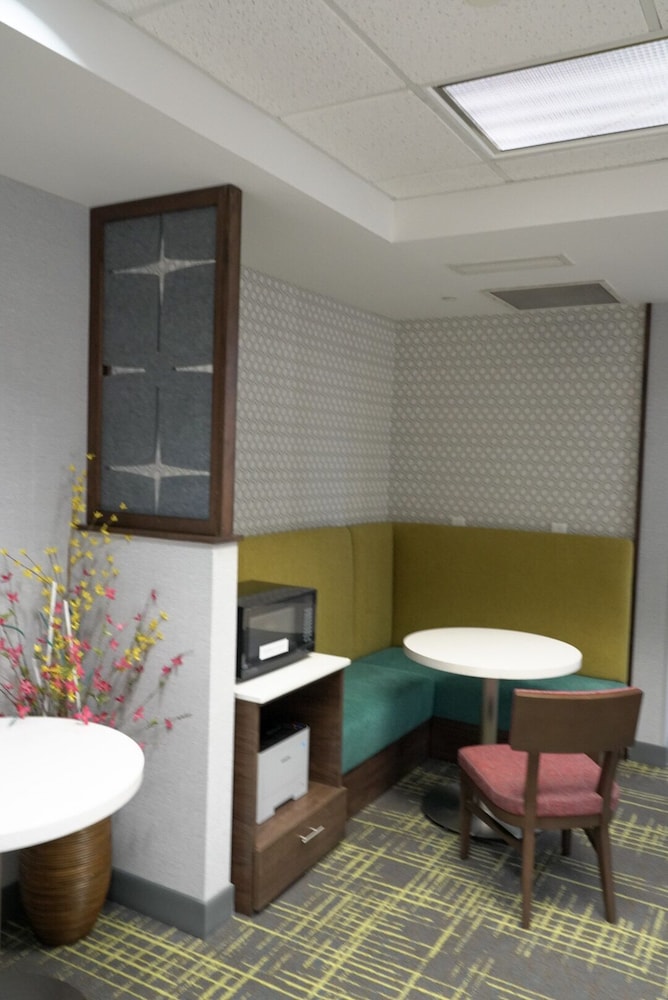 Hampton Inn Bentonville-Rogers 26/50