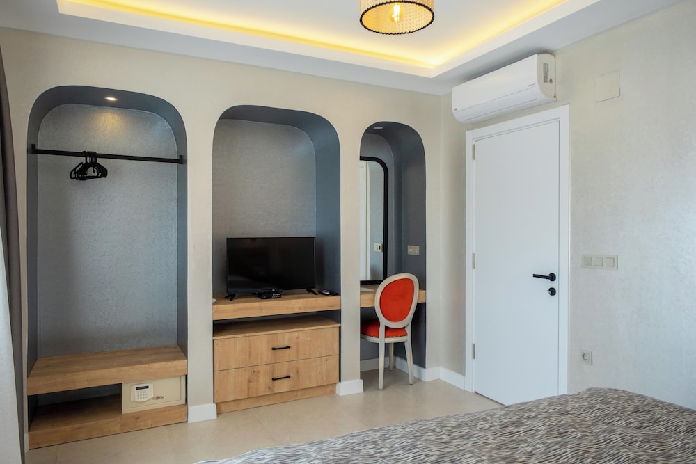 Sea Breeze Hotel And Apartments 33/50