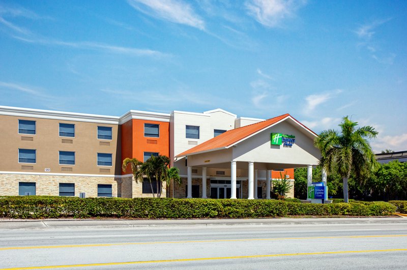 Holiday Inn Express Suites Lantana 7/57