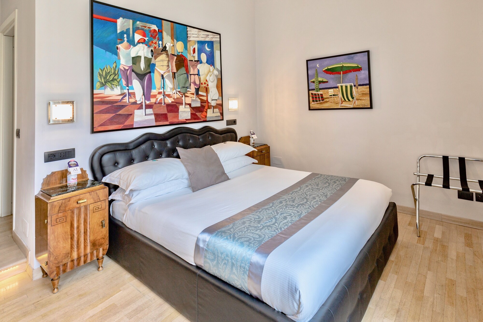 ROOM, DOUBLE BED