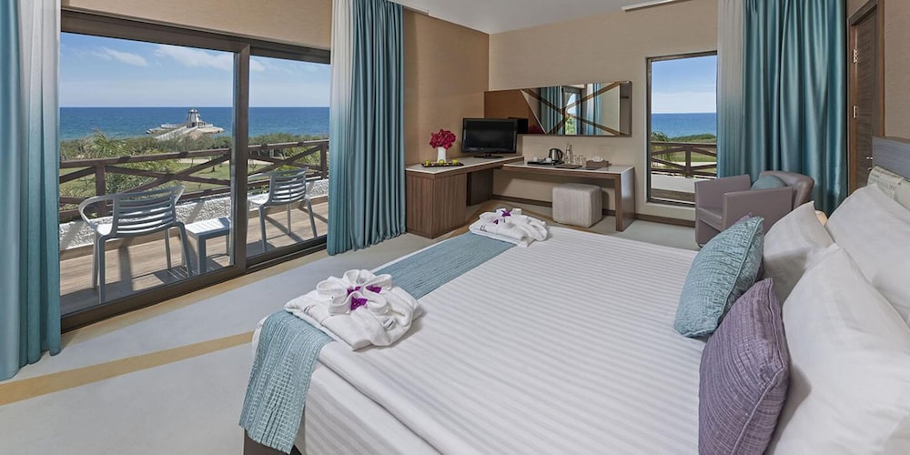 Noah's Ark Deluxe Hotel and SPA 9/50