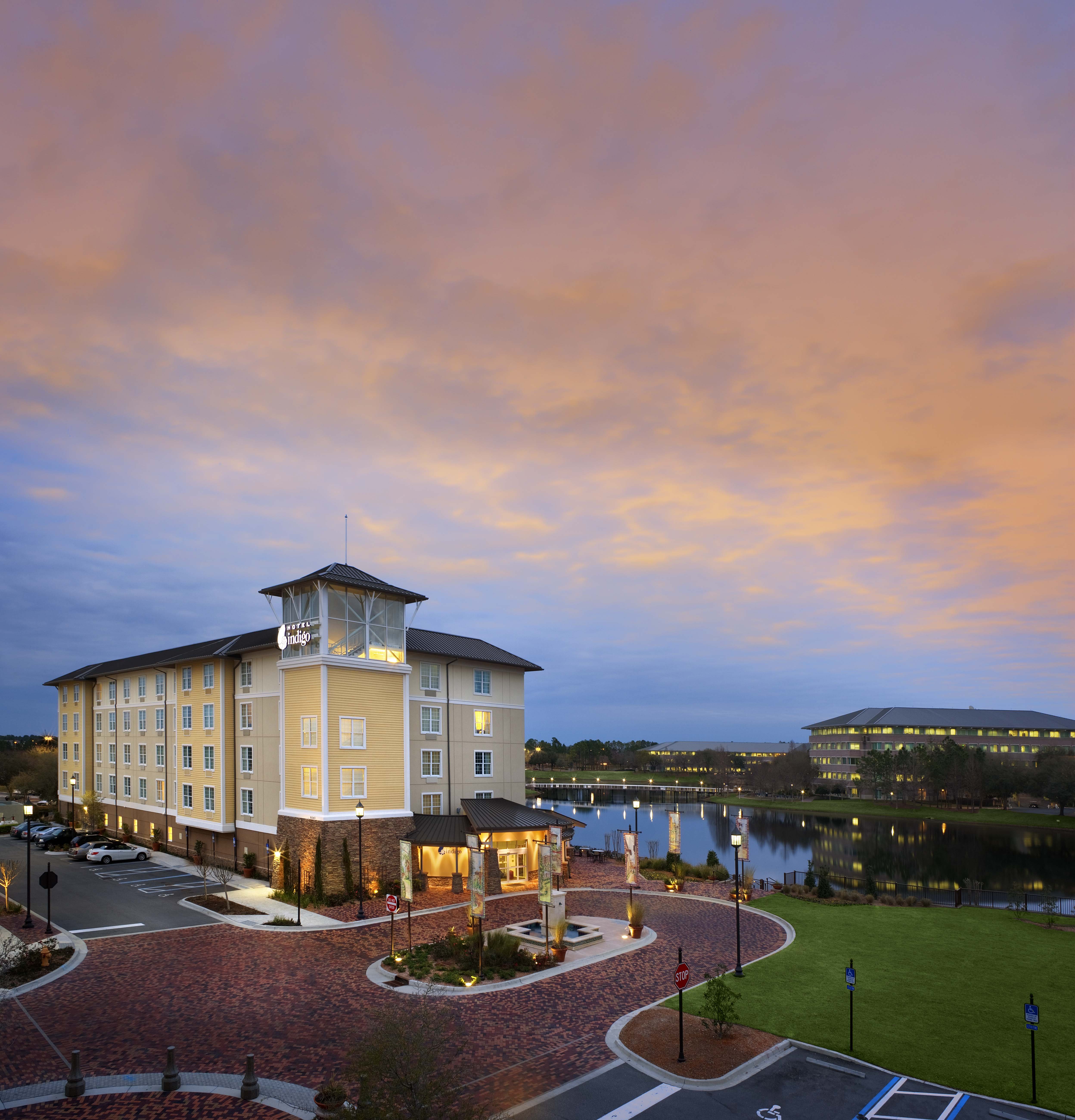 Hotel Indigo Jacksonville Deerwood Park 5/77
