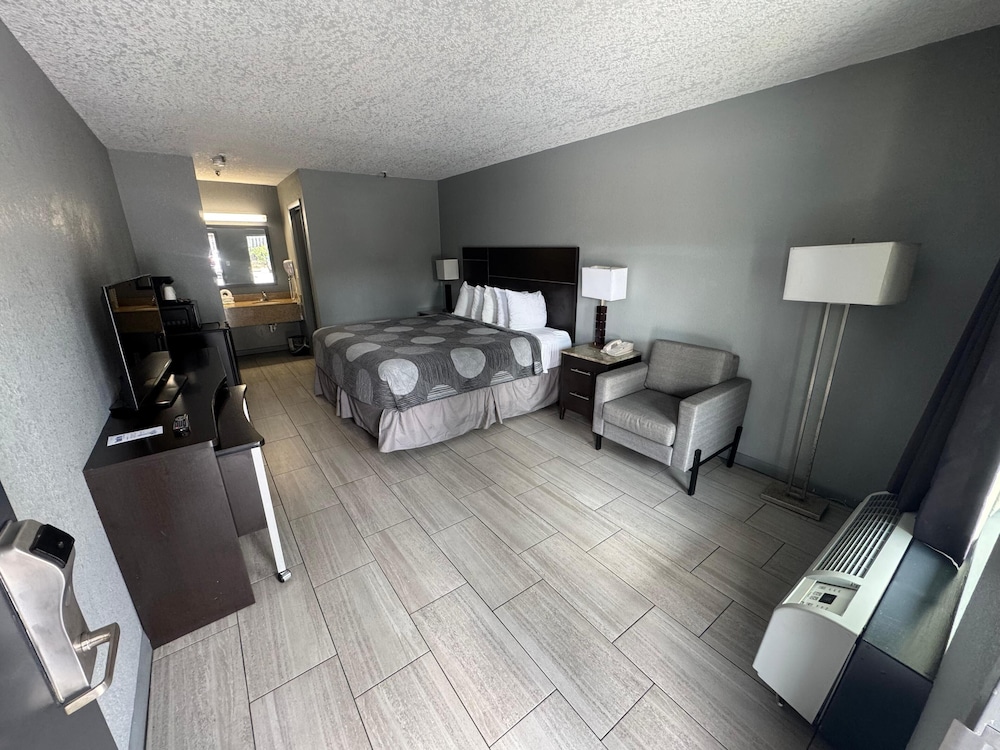 Budget Inn Sanford 17/40