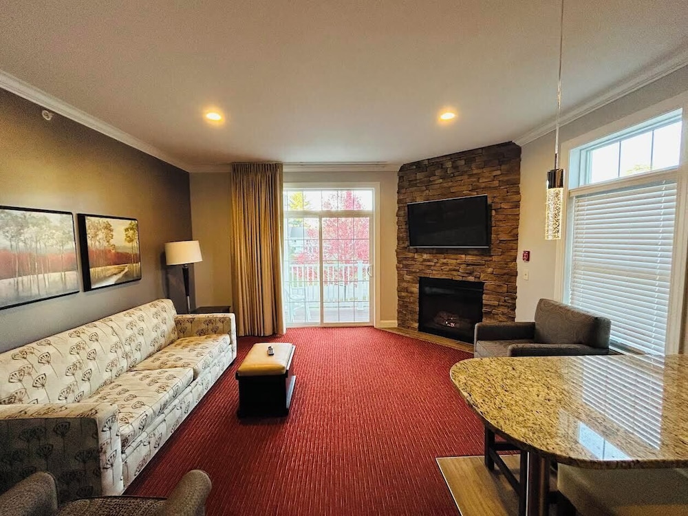 Golden Gables Inn Dazzler Select by Wyndham 35/60