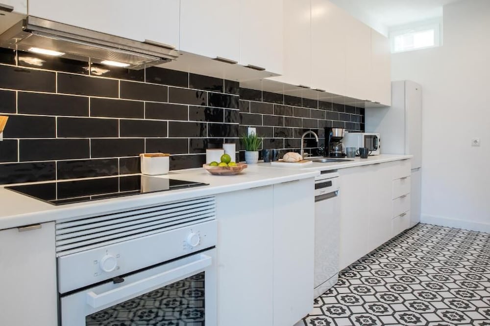 Succeed Campo Pequeno Suites 2/22