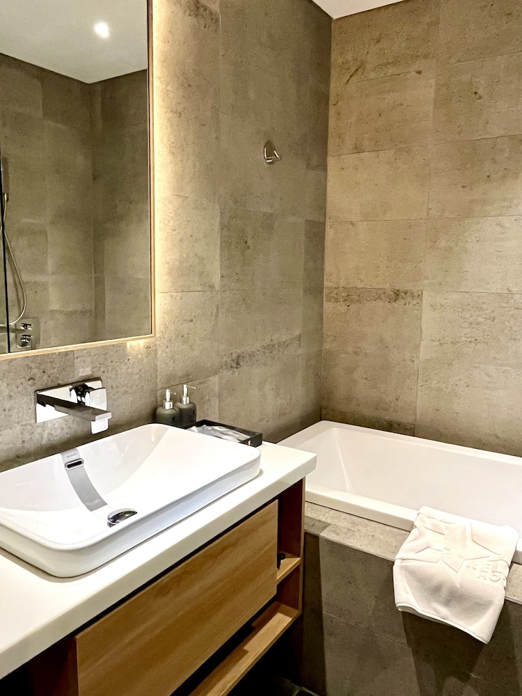 Estrella Boutique Hotel 53/58