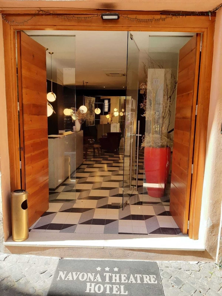 Navona Theatre Hotel 3/54