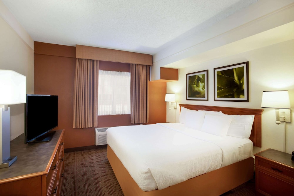 La Quinta Inn by Wyndham Austin Capitol / Downtown 17/43