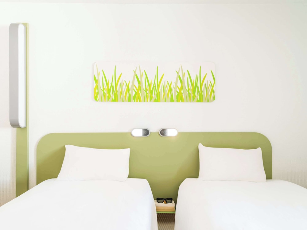 COMFORT, TWIN BEDS