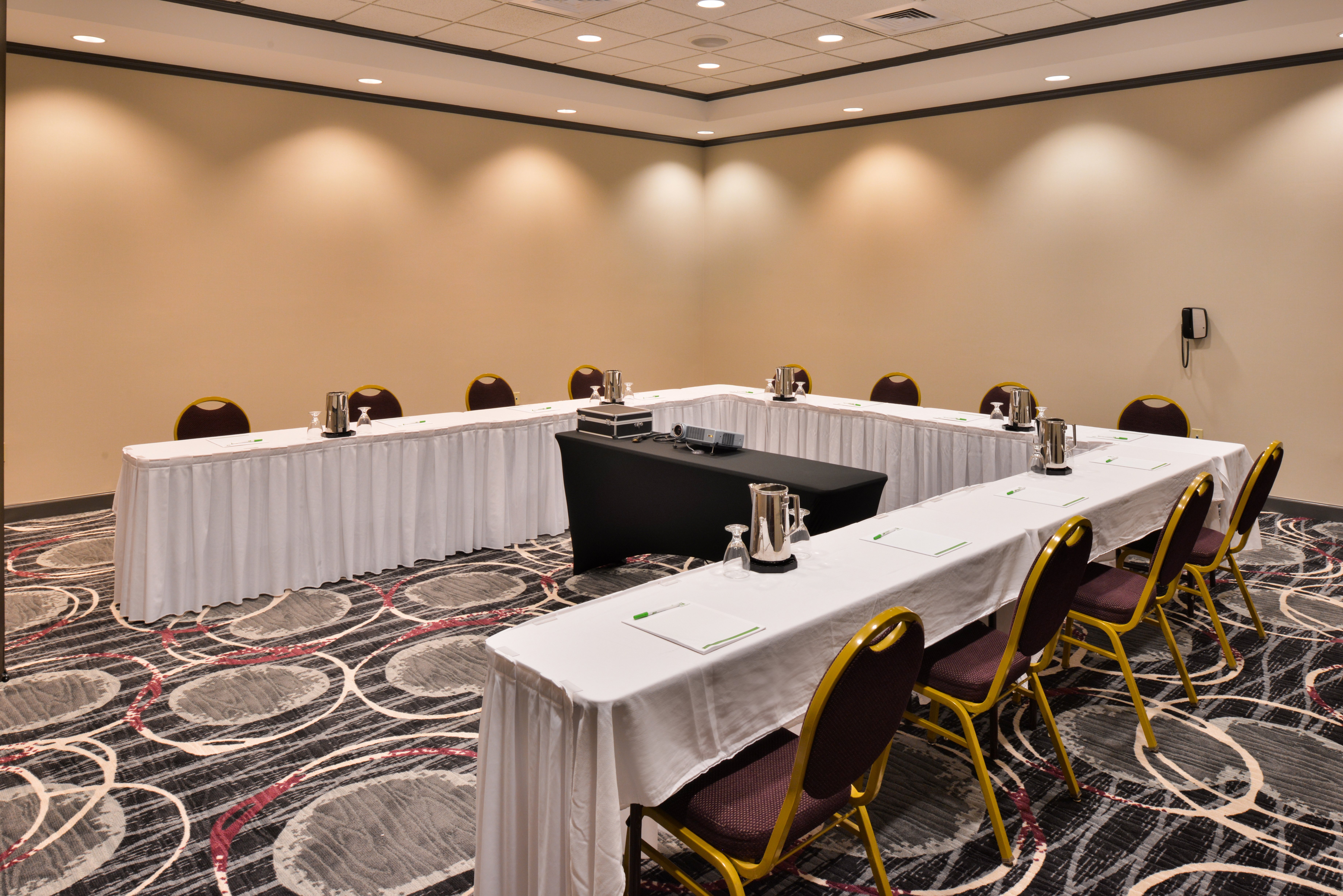 Holiday Inn Kansas City Airport 35/42