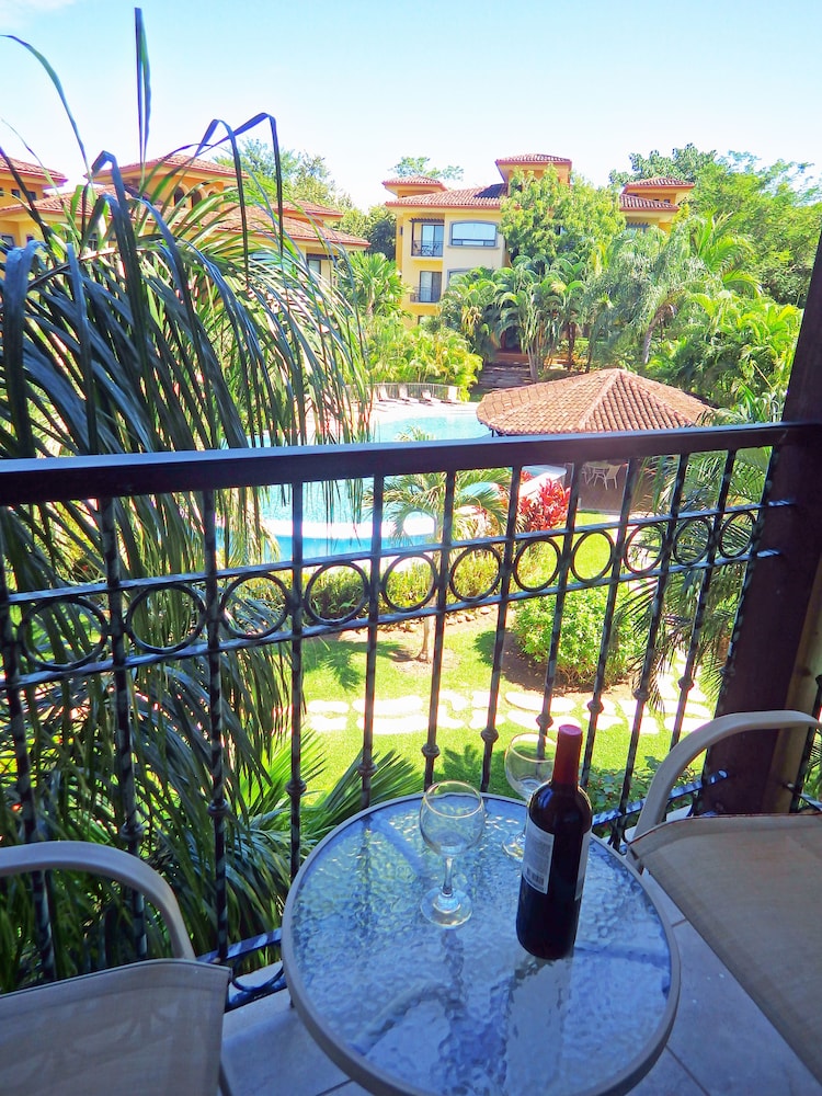 The Oaks Tamarindo Condominiums 9/67