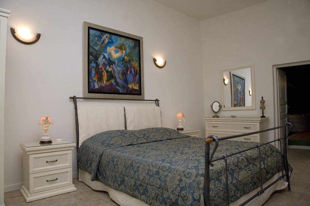 Asha Luxury Suites - Adults Only 4/67