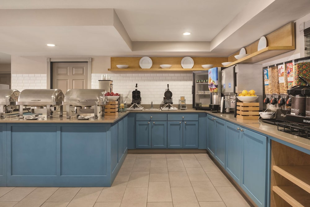 Country Inn & Suites By Radisson, Dubuque, IA 4/30