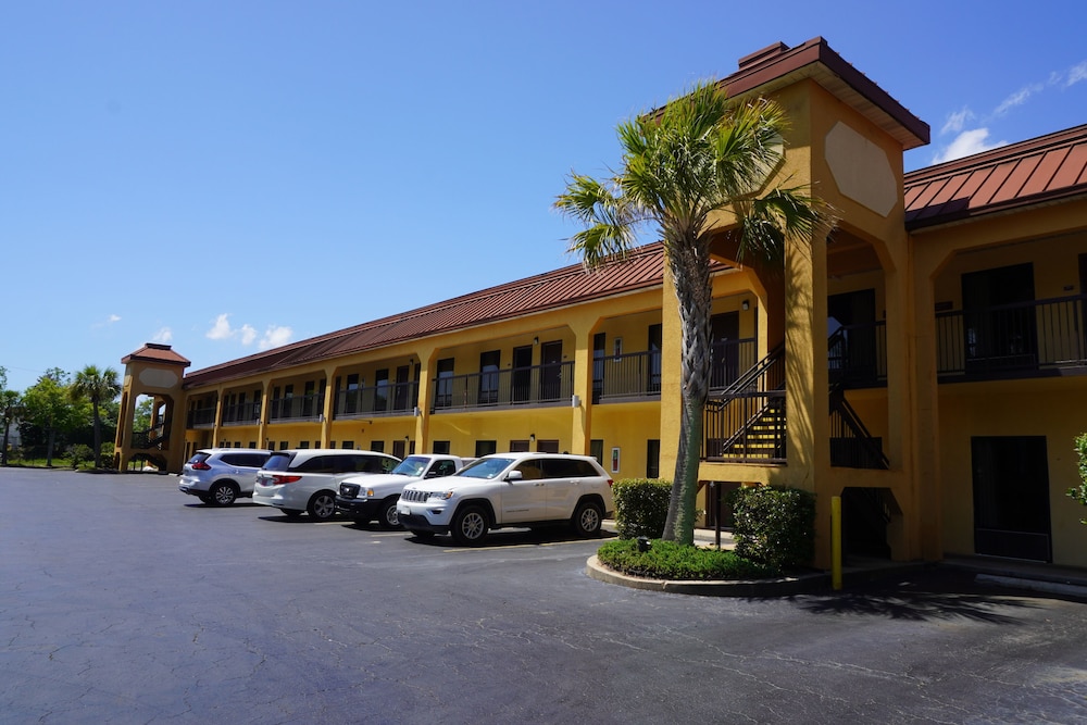 Fairview Inn Suites 41/49