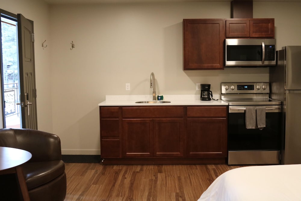 Spruce Lodge 12/49