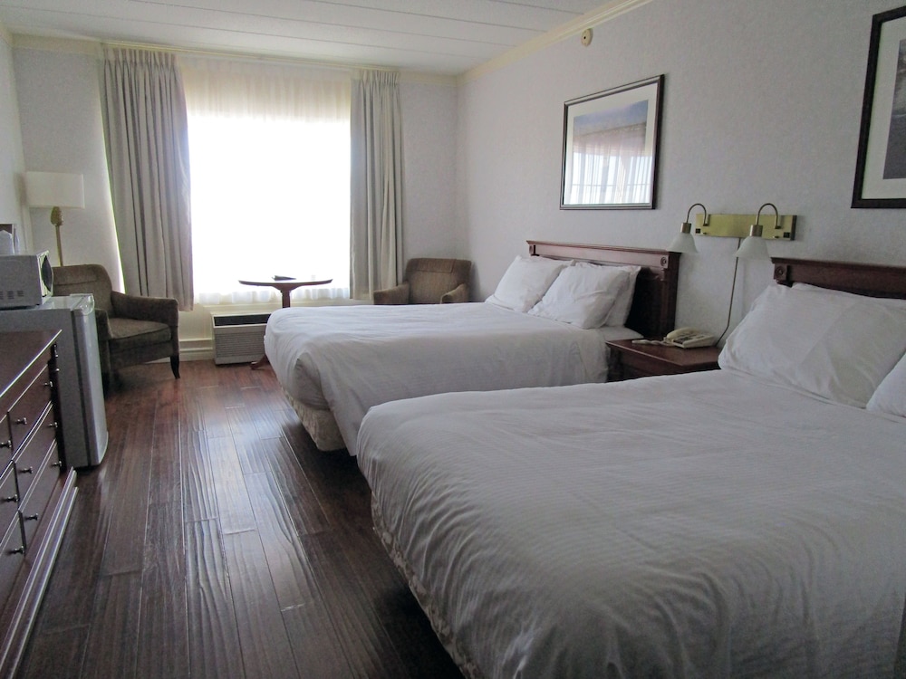 Claymore inn & Suites 8/40