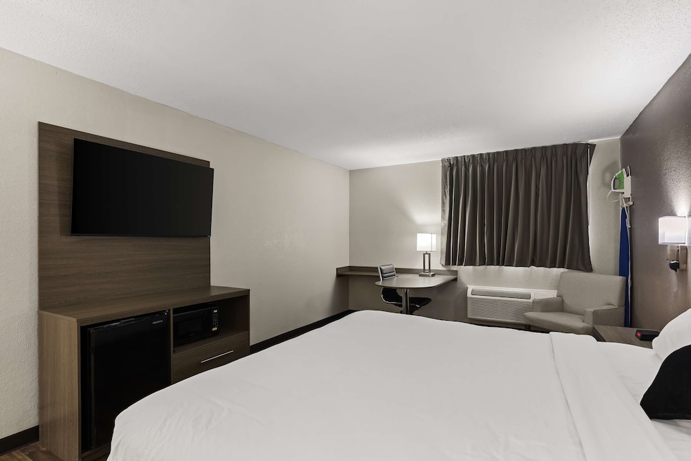 Red Lion Inn & Suites Caseyville 7/31