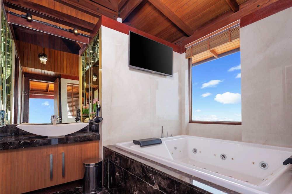 Koi Signature Villa 67/67