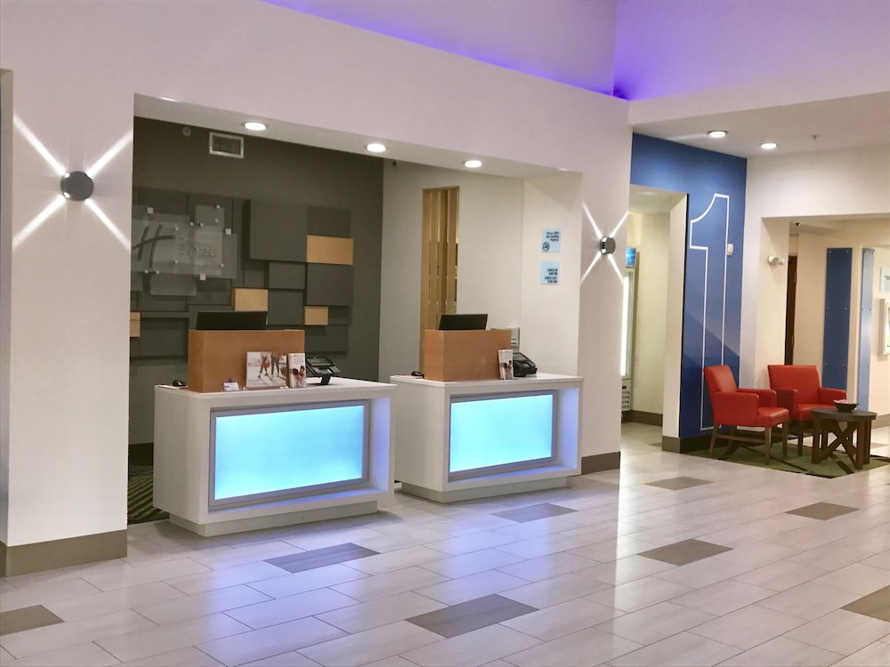 HOLIDAY INN EXPRESS & SUITES FLEMING ISLAND 11/38