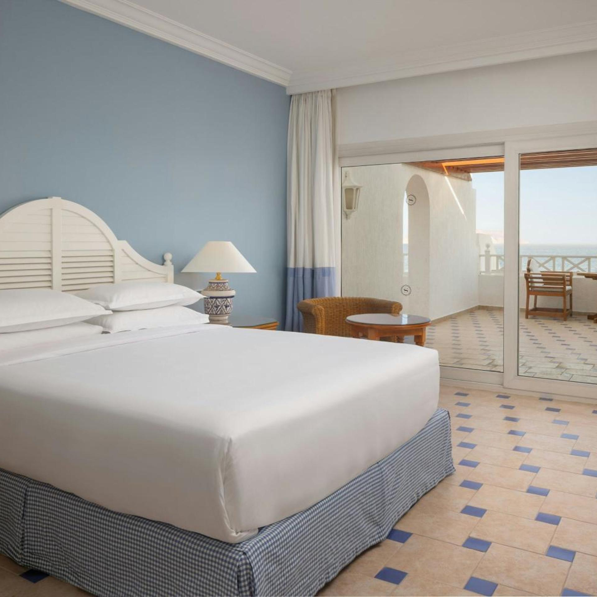 1 Bedroom, Junior Suite, King Bed, Red Sea View, Balcony, High Floor, Corner