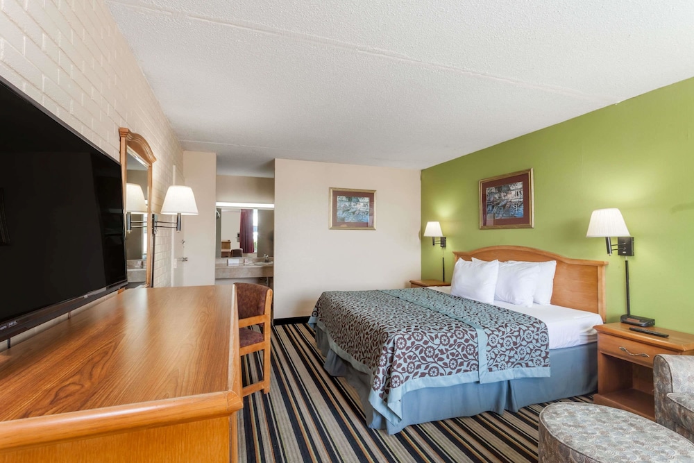 Days Inn By Wyndham Jackson 8/16