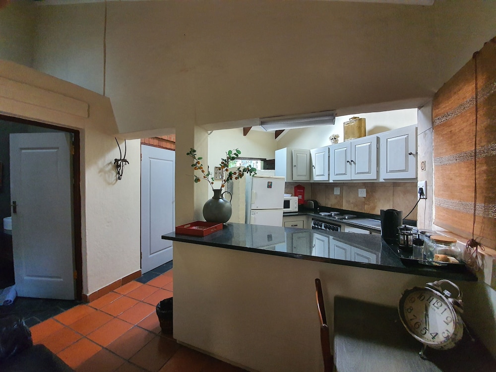 Waterhouse Guest Lodges 295 Indus Street 7/50