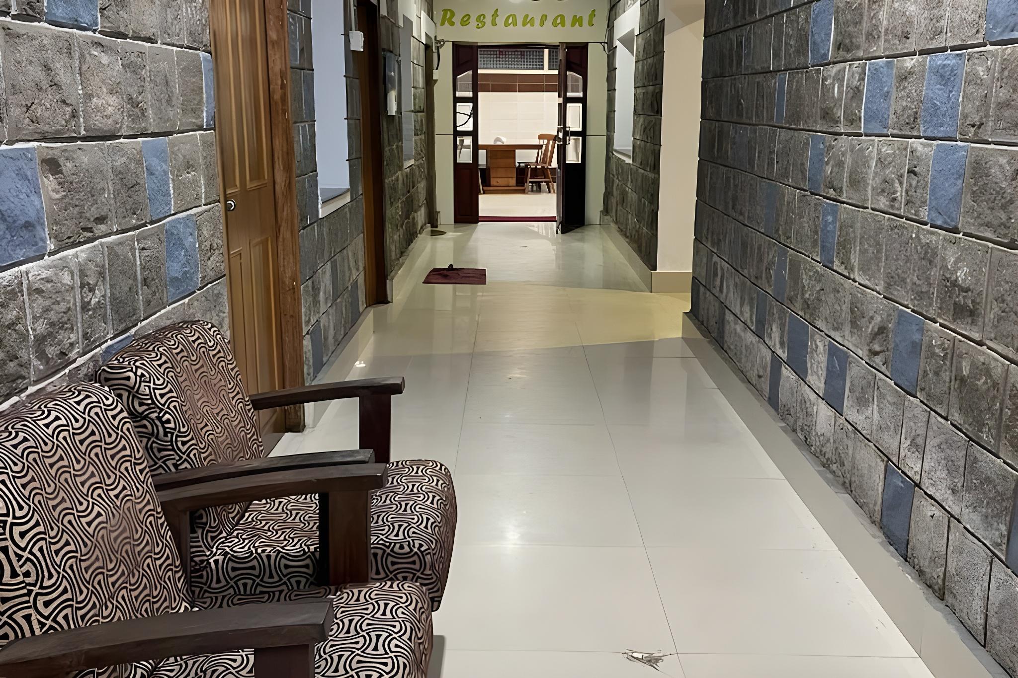 HOTEL CAVERI 8/22