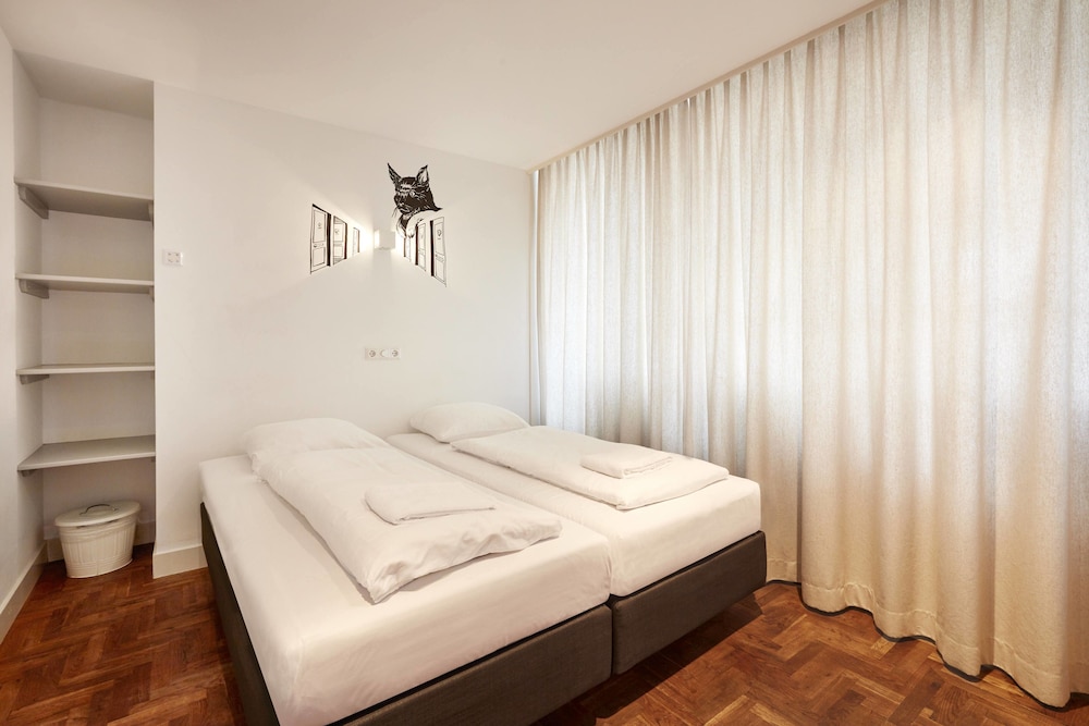 Hotel Not Hotel 37/77
